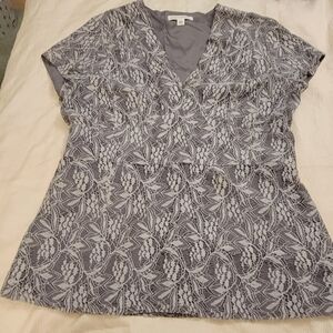 Flattering Banana Republic Gray Leaf Lace Blouse L14 side Zipper